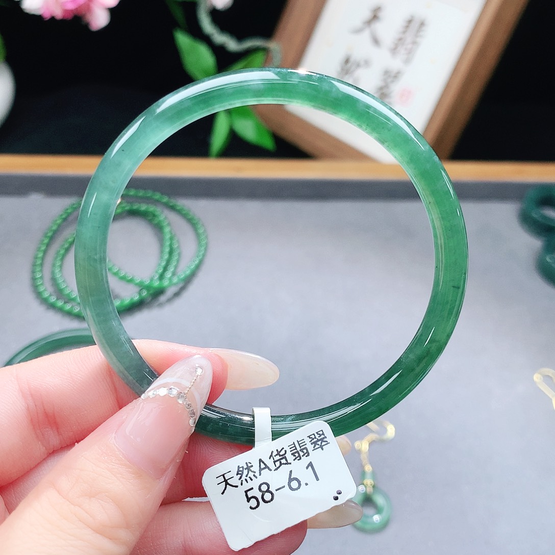 翡翠手镯（圆镯）未镶嵌