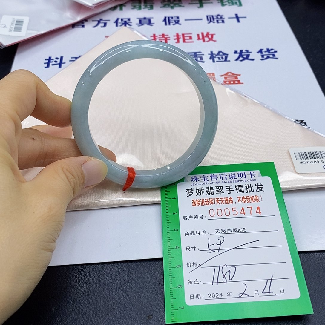 翡翠手镯未镶嵌翡翠手镯