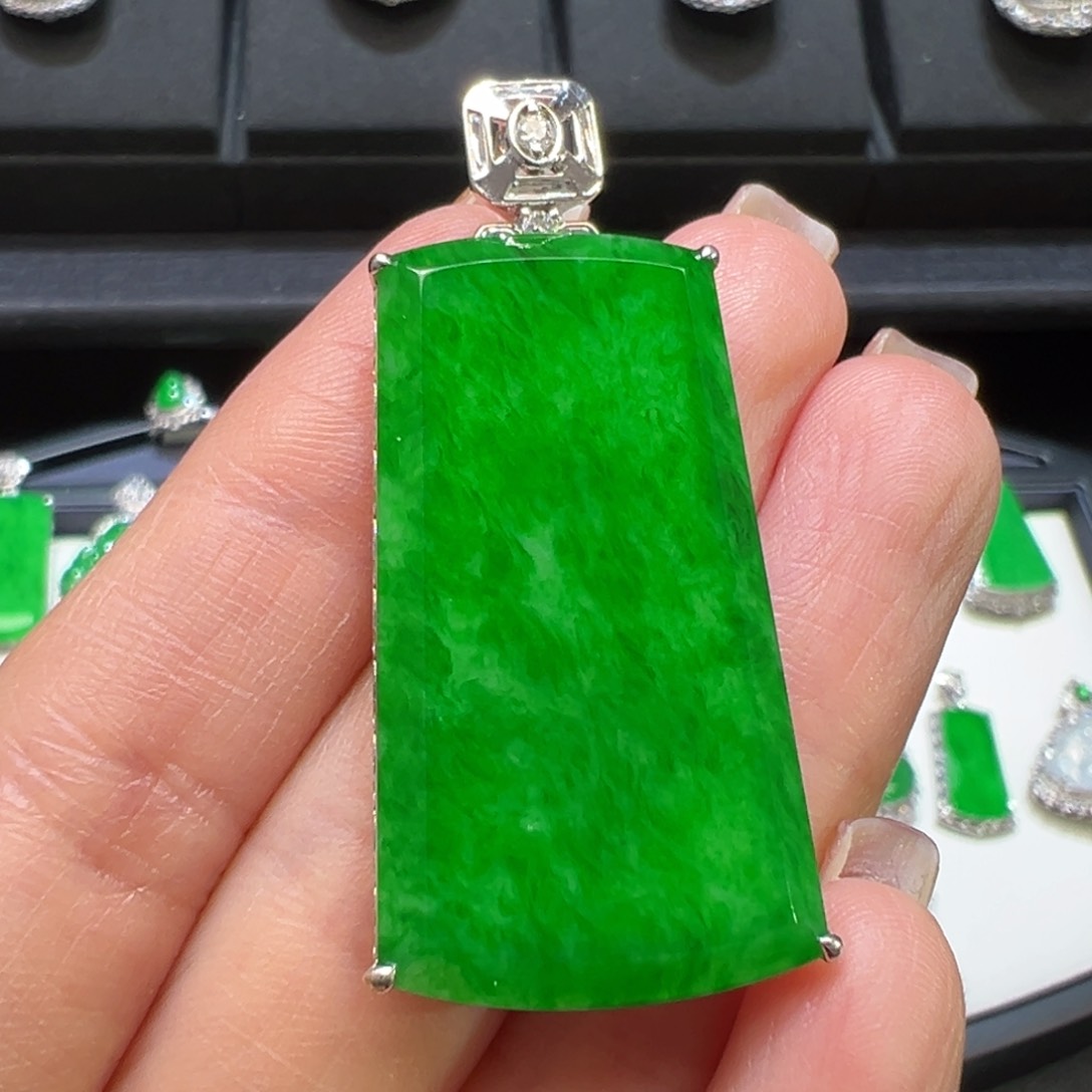 翡翠颈饰18K金镶嵌收到货48小时鉴赏期