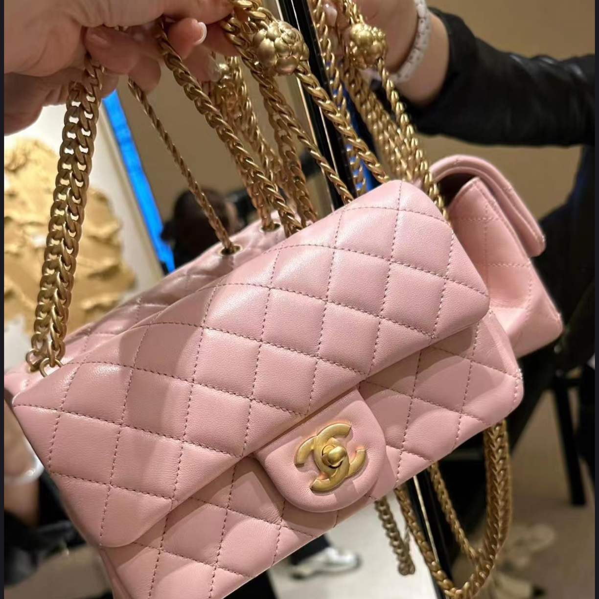 99新 Chanel/香奈儿 23s山茶花金球大mini粉色羊皮单肩包30608