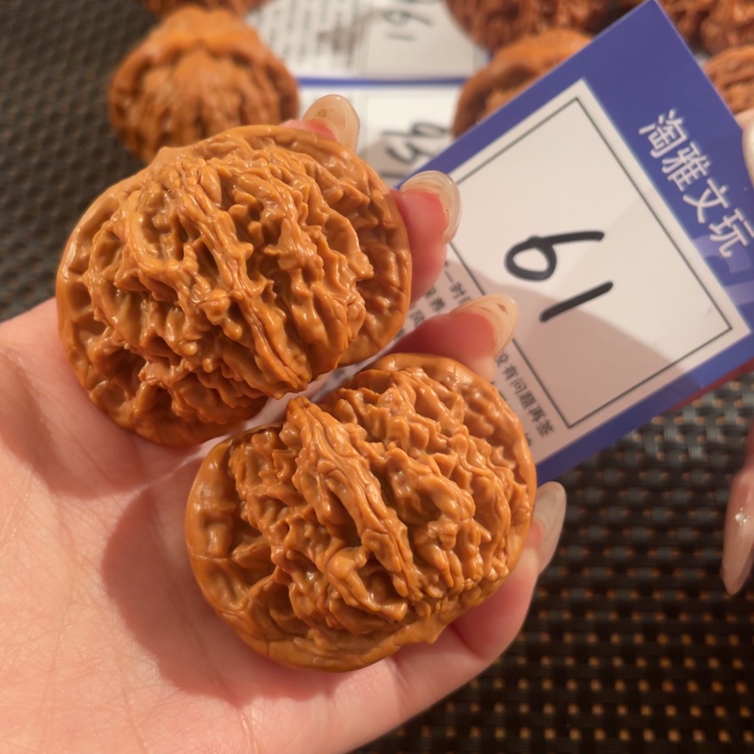 文玩核桃把件61号47尺虎头