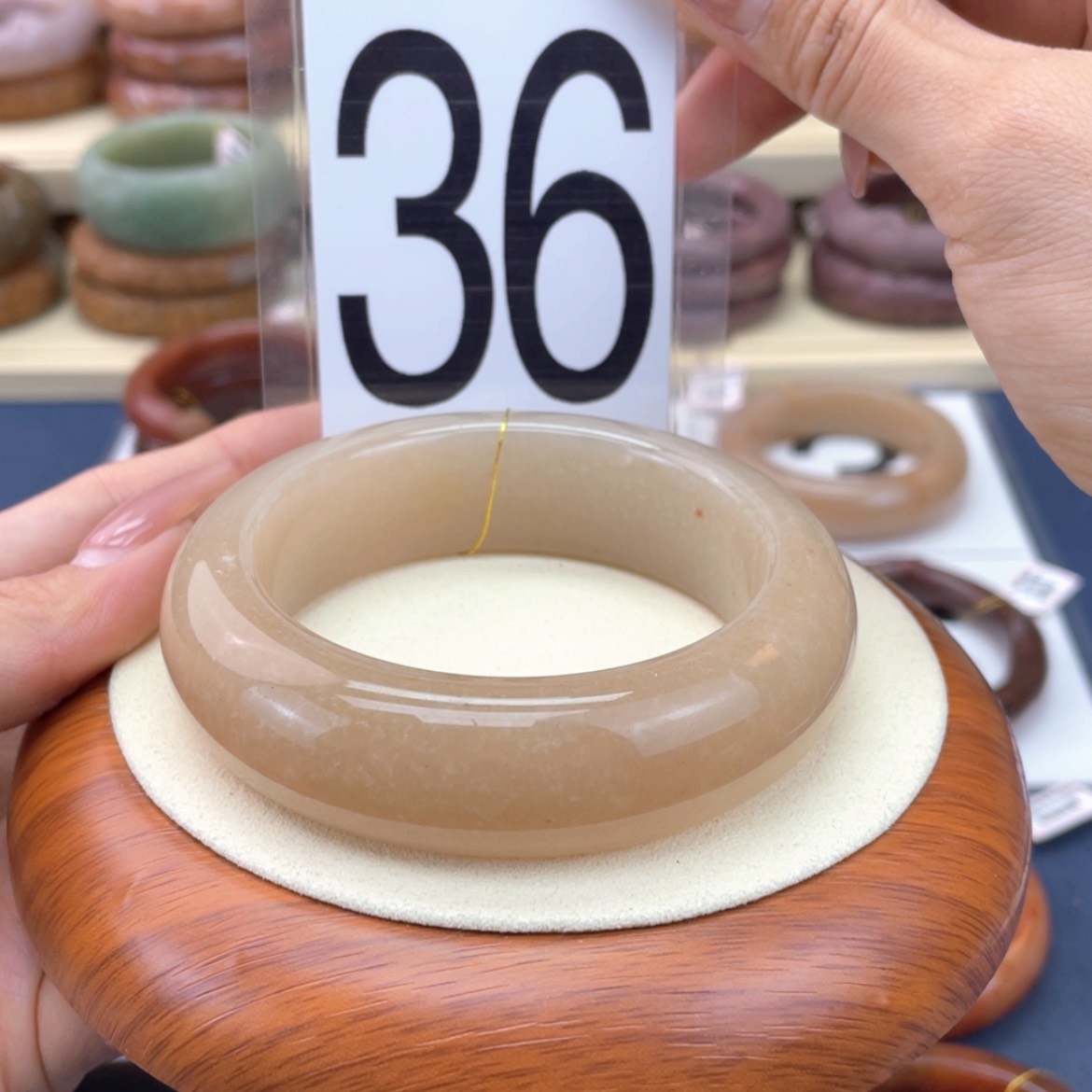 【闪购商品】石英质玉手镯未镶嵌