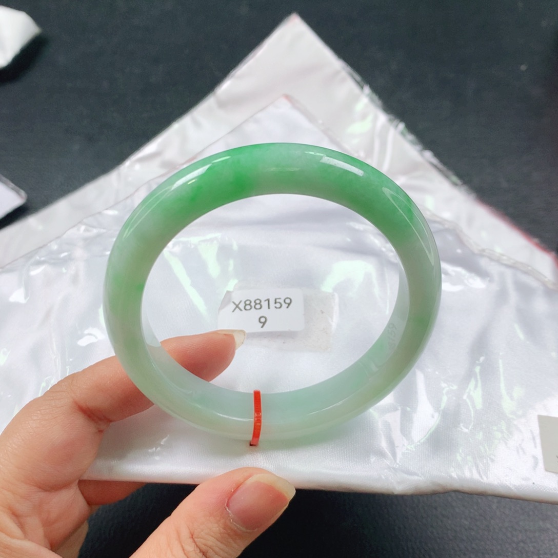 翡翠手镯未镶嵌03。