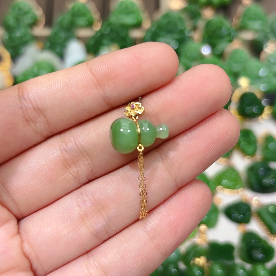 和田玉（碧玉）颈饰18K金镶嵌