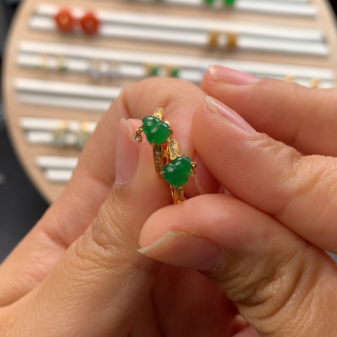 用***9翡翠18K金镶嵌耳饰翡翠