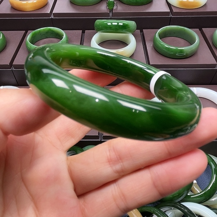 和田玉未镶嵌手镯