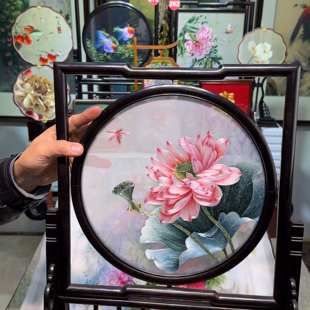 刺绣刺绣工艺精湛异色