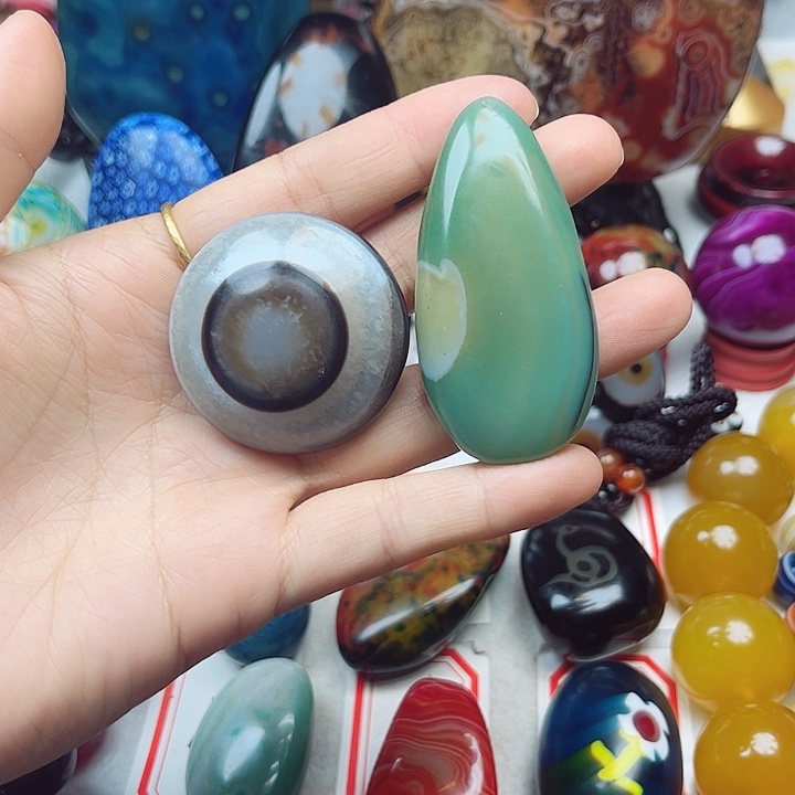 玛瑙/玉髓未镶嵌珠宝奇石