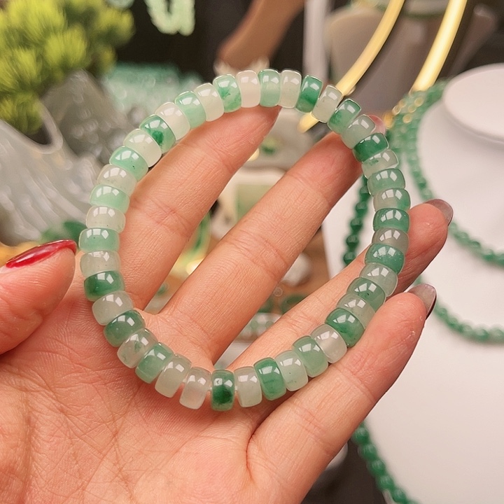 石英质玉未镶嵌颈饰