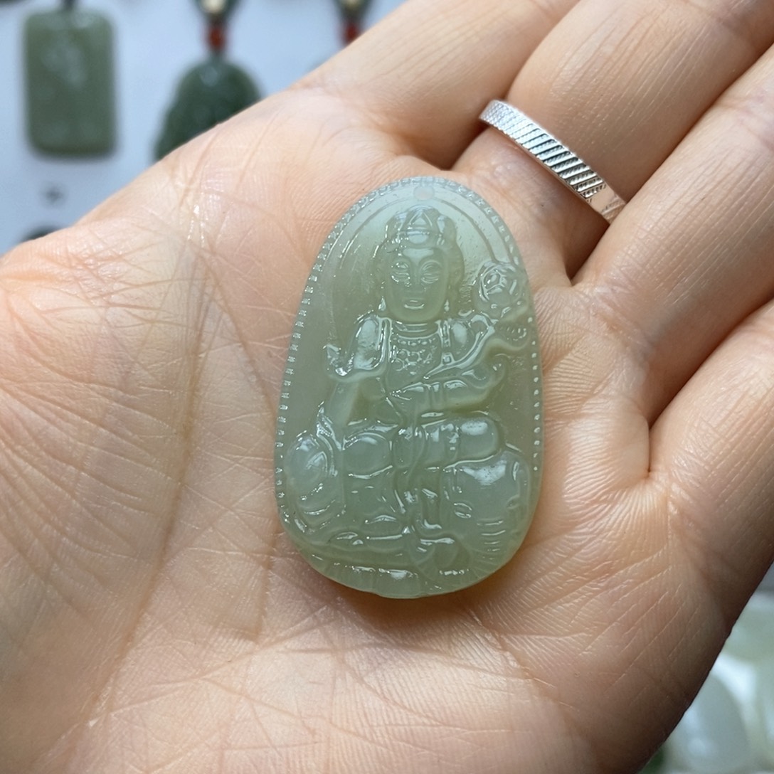 和田玉颈饰未镶嵌龙或蛇的守护神