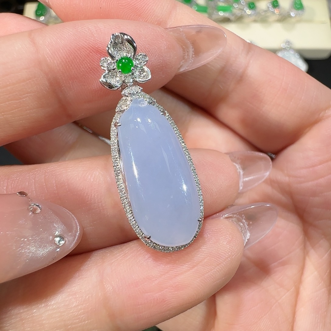 【闪购商品】颈饰18K金镶嵌翡翠