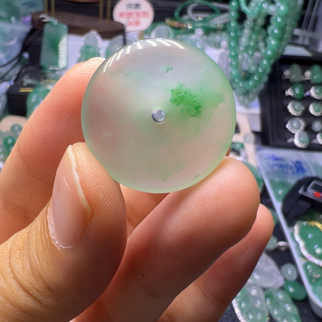 石英质玉（非洲翠）未镶嵌颈饰