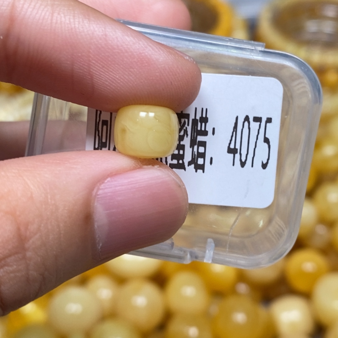 蜜蜡未镶嵌珠宝奇石4075