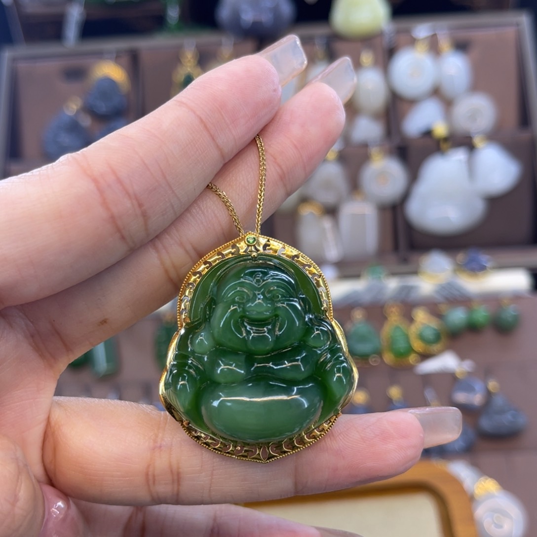 和田玉吊坠18K金镶嵌