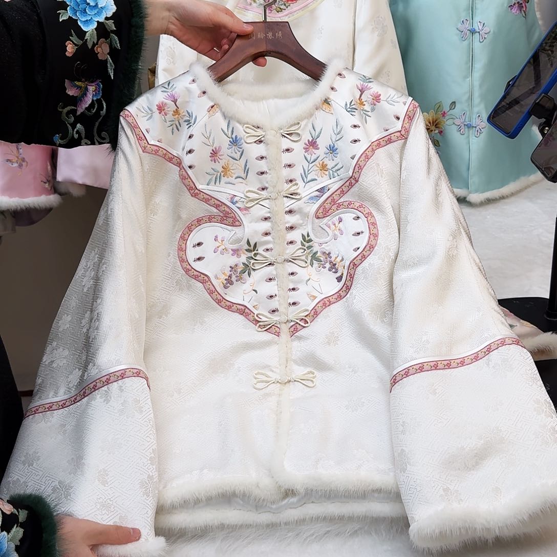 刺绣真丝白色如意头 一物一件