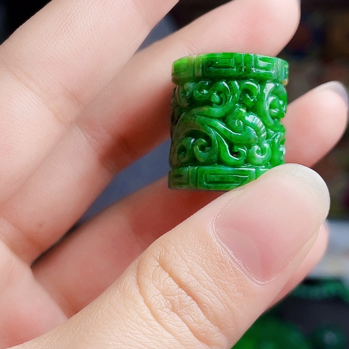 翡翠未镶嵌颈饰多样性