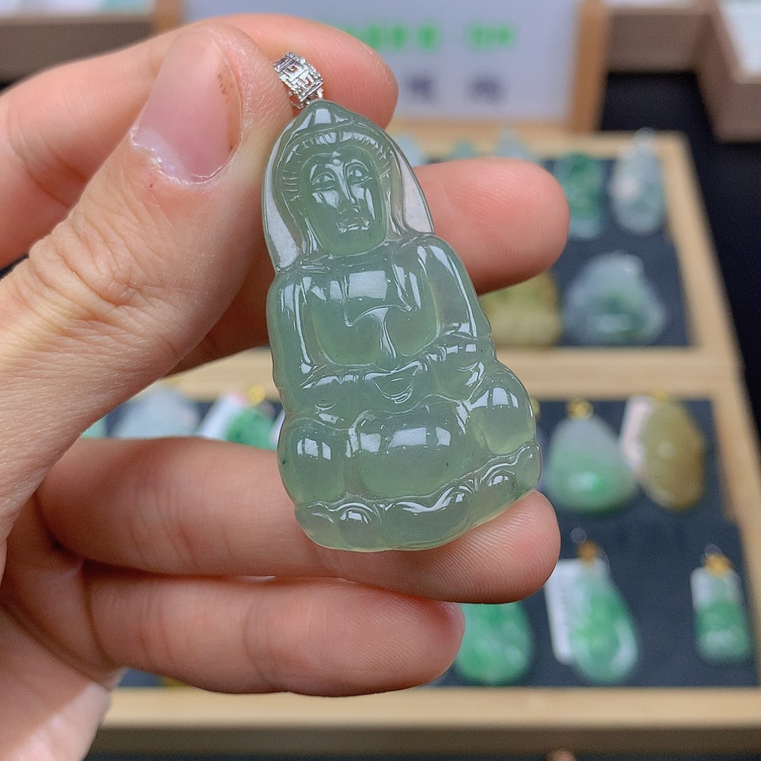 翡翠颈饰18K金镶嵌翡翠