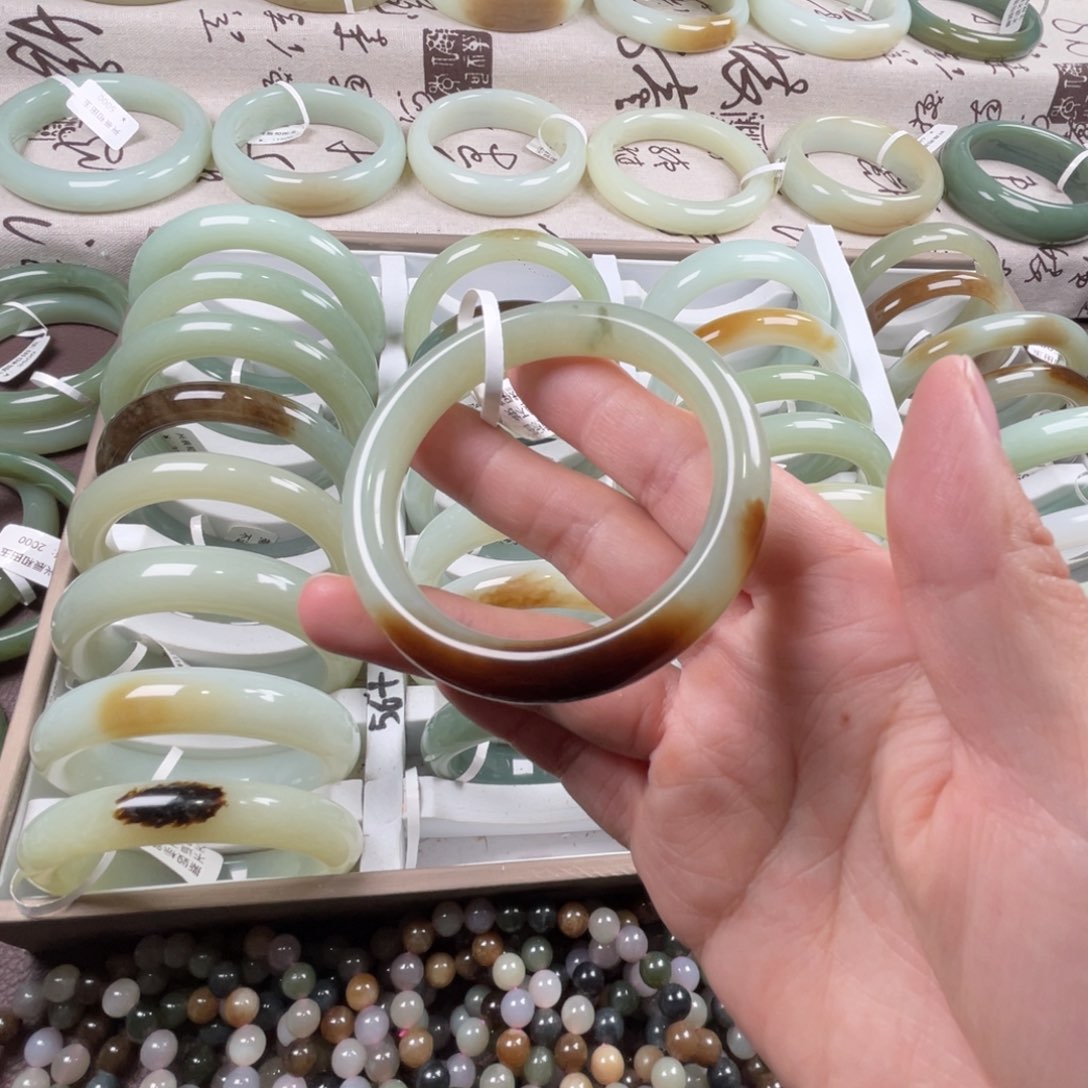 和田玉手镯未镶嵌