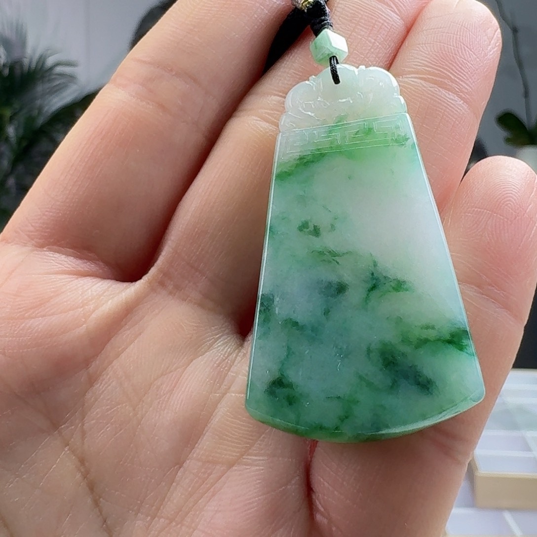 翡翠吊坠(赠链)未镶嵌天然