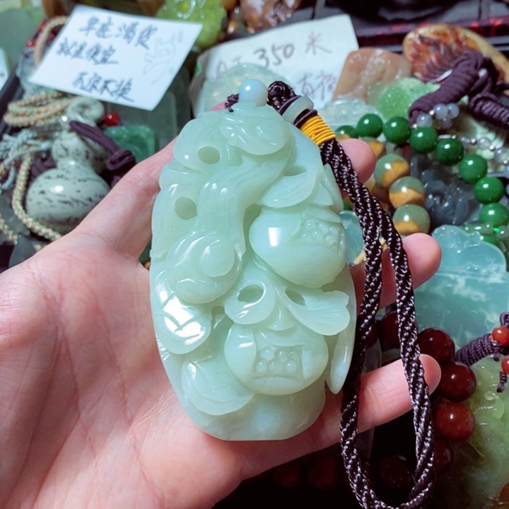 蛇纹石玉颈饰未镶嵌