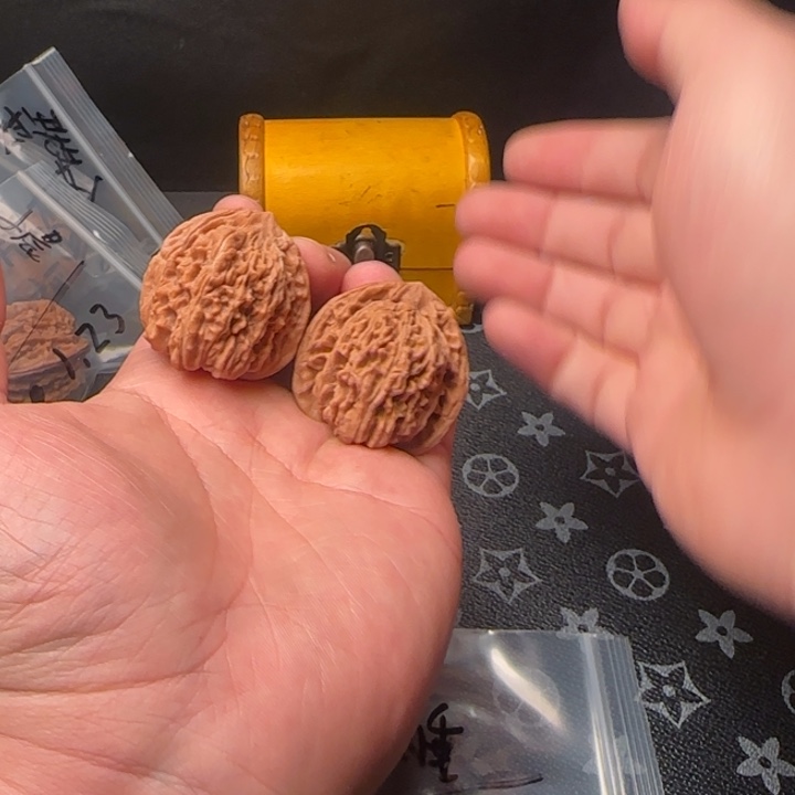 早***睡大叶紫檀（黑酸枝木类）