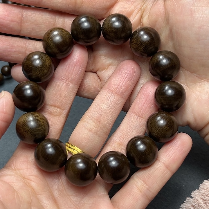 沉香手串白棋玉化