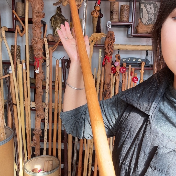 海***子铁匠的故事是一个人的故事吗