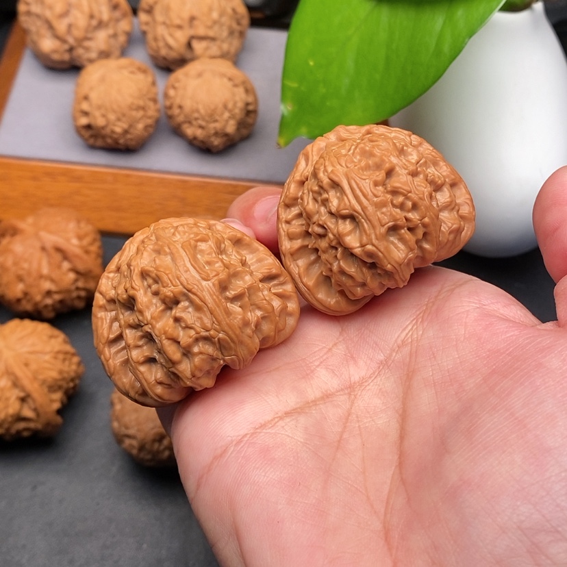 【闪购商品】文玩核桃把件三角白41