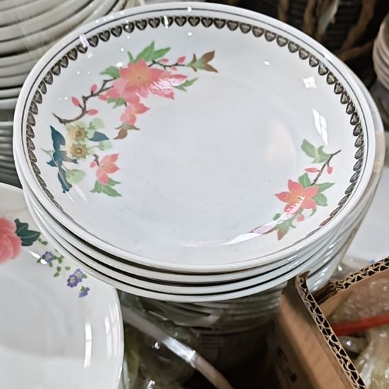 摆件陶瓷盘子碗啥都有