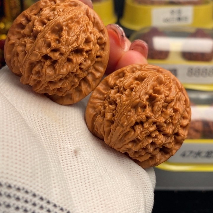 44水龙纹文玩核桃把件