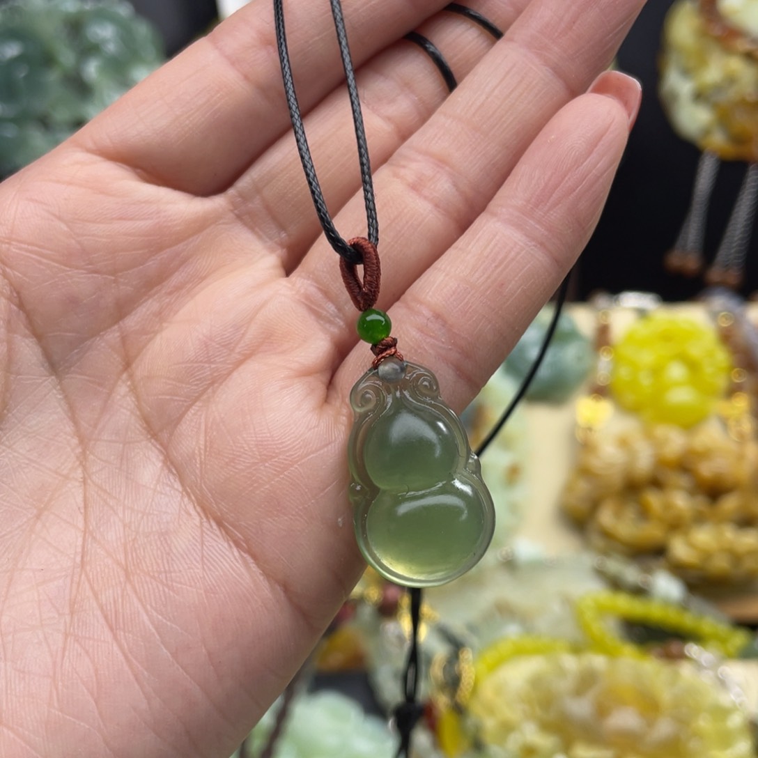 未镶嵌蛇纹石玉颈饰