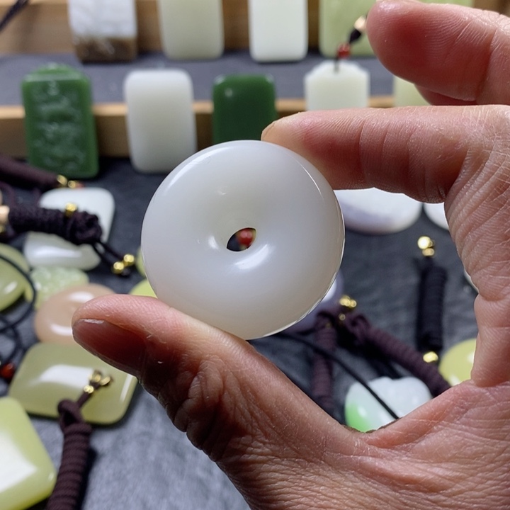 和田玉（青白玉）吊坠(赠链)未镶嵌