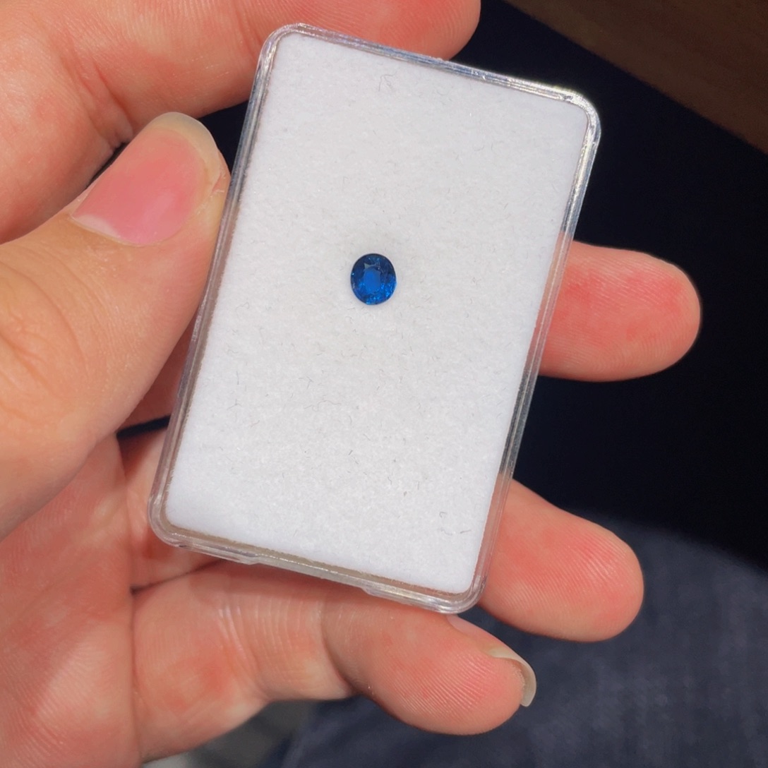 尖晶石裸石未镶嵌53分越南蓝小妖产地证书