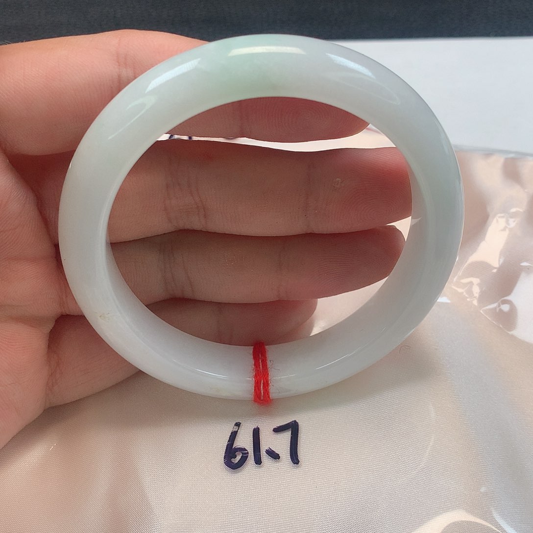 翡翠手镯未镶嵌61-62圈。288号