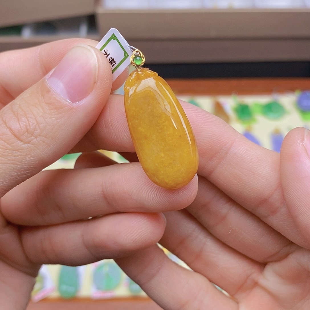 翡翠颈饰18K金镶嵌翡翠