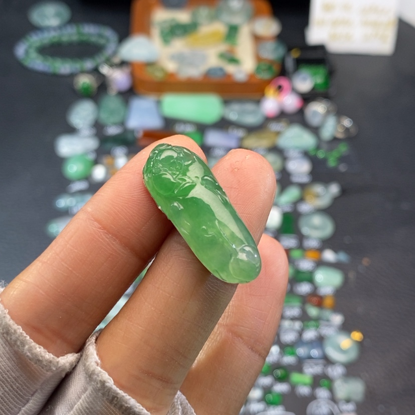 【闪购商品】翡翠挂件未镶嵌牌