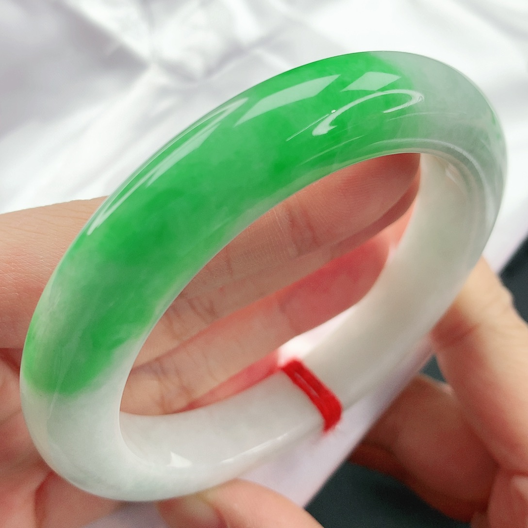 翡翠手镯未镶嵌，385