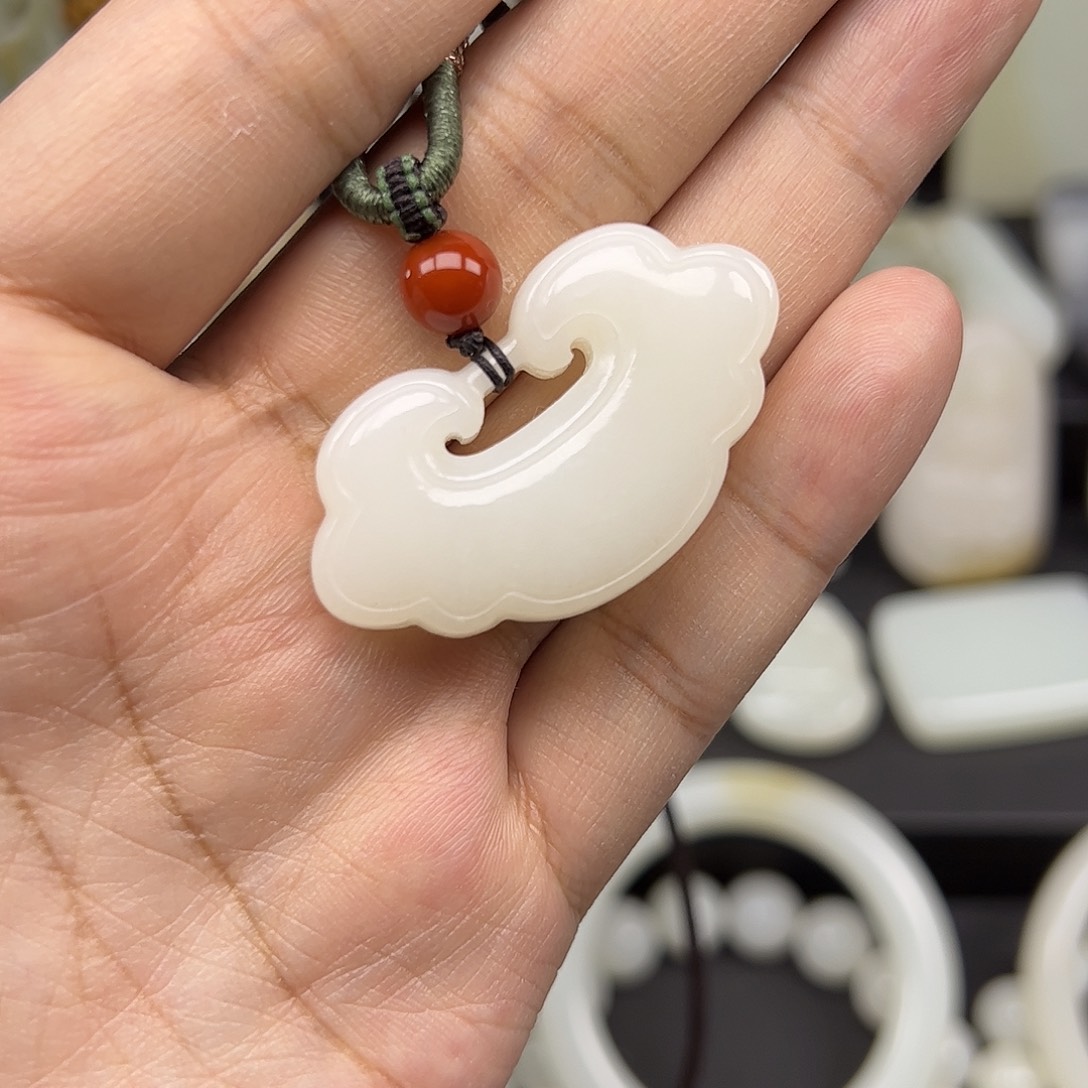 和田玉颈饰未镶嵌