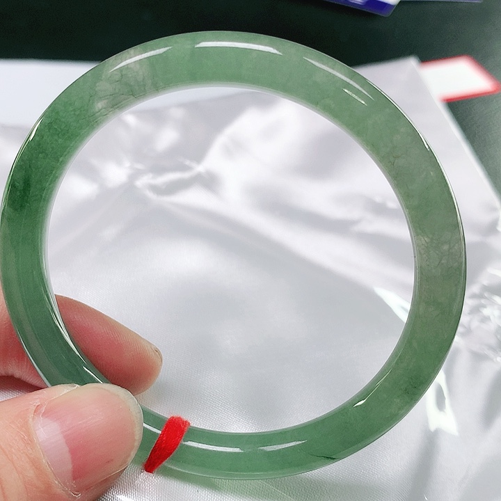 翡翠手镯（圆镯）未镶嵌天然翡翠手镯