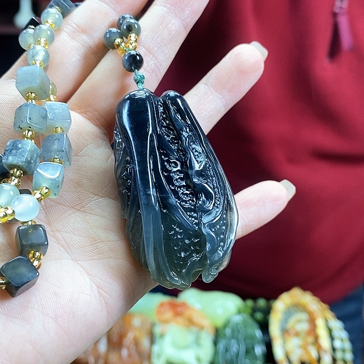 蛇纹石玉吊坠未镶嵌