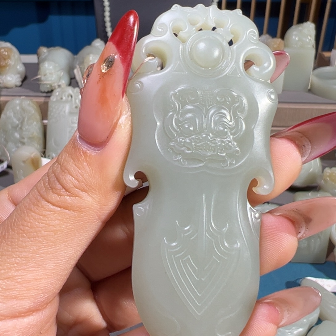 和田玉（糖玉）未镶嵌颈饰