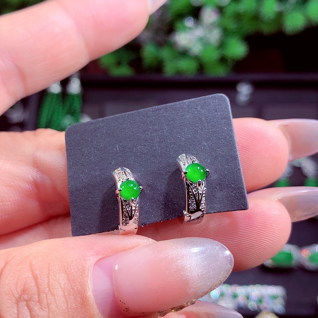 颈饰未镶嵌翡翠天然