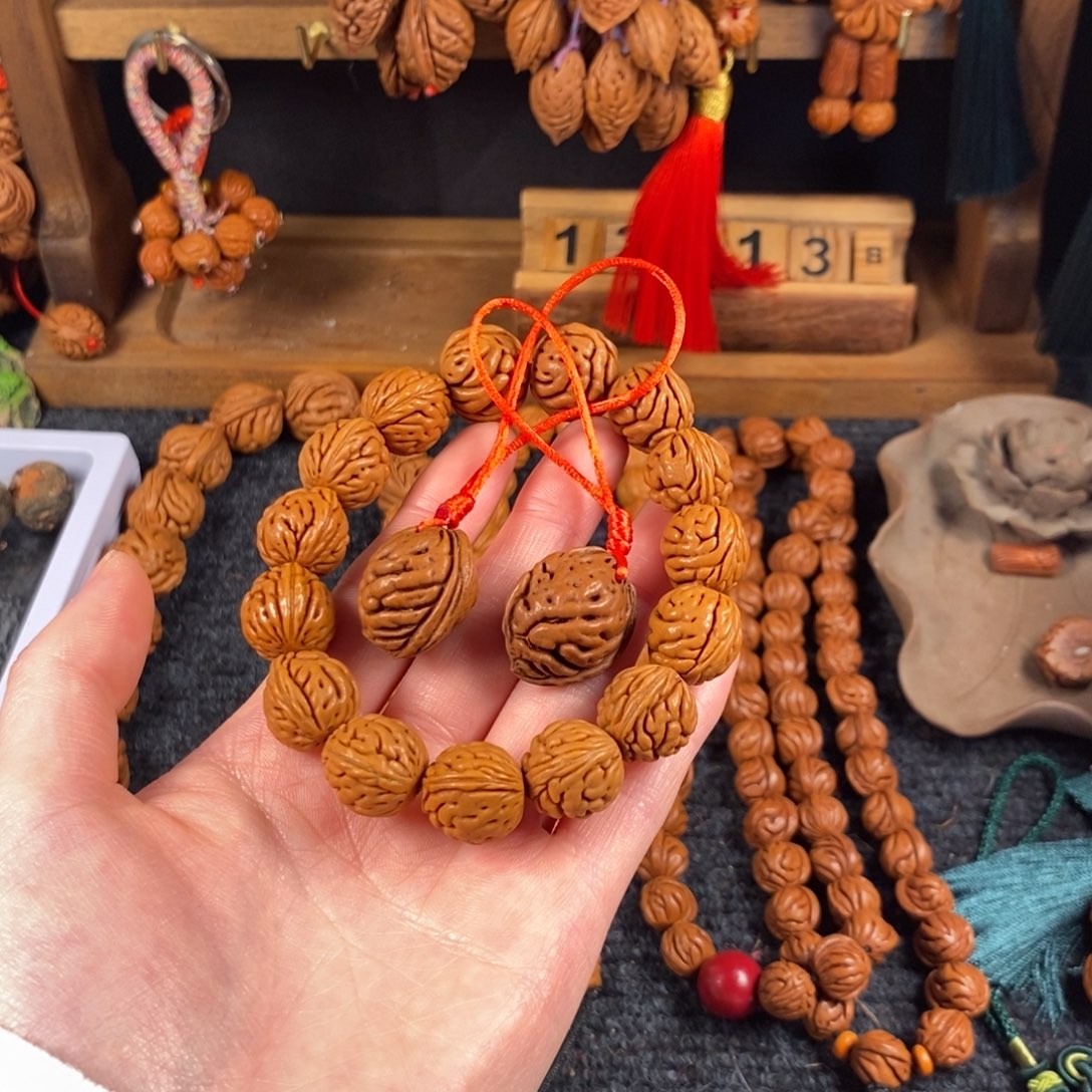 吊坠桃核芝***亮桃枭手串