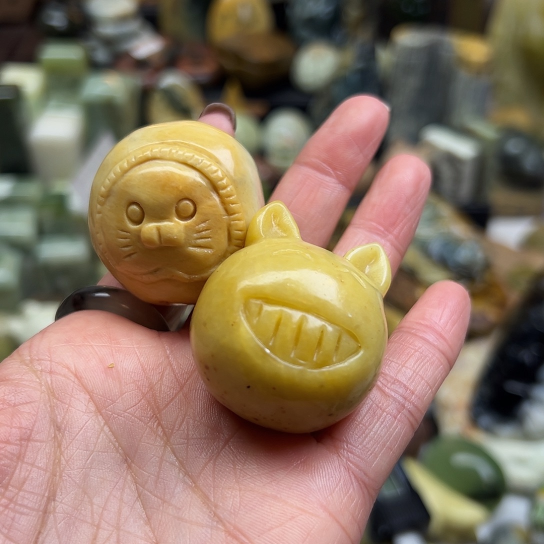 N***咻岫玉未镶嵌颈饰辽阳料