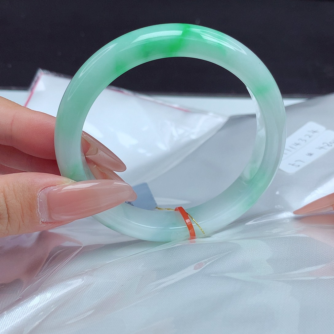 翡翠手镯未镶嵌57圈324