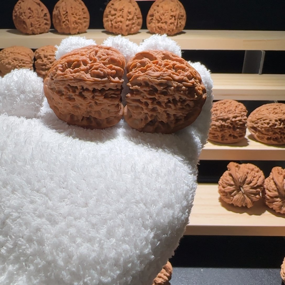 木***偶文玩核桃吊坠43奥迪三角