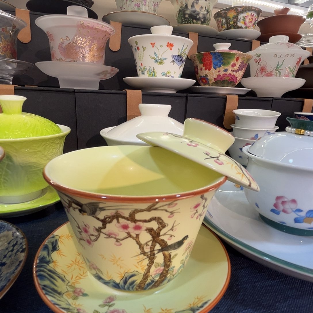 这些盖碗很漂亮！！！