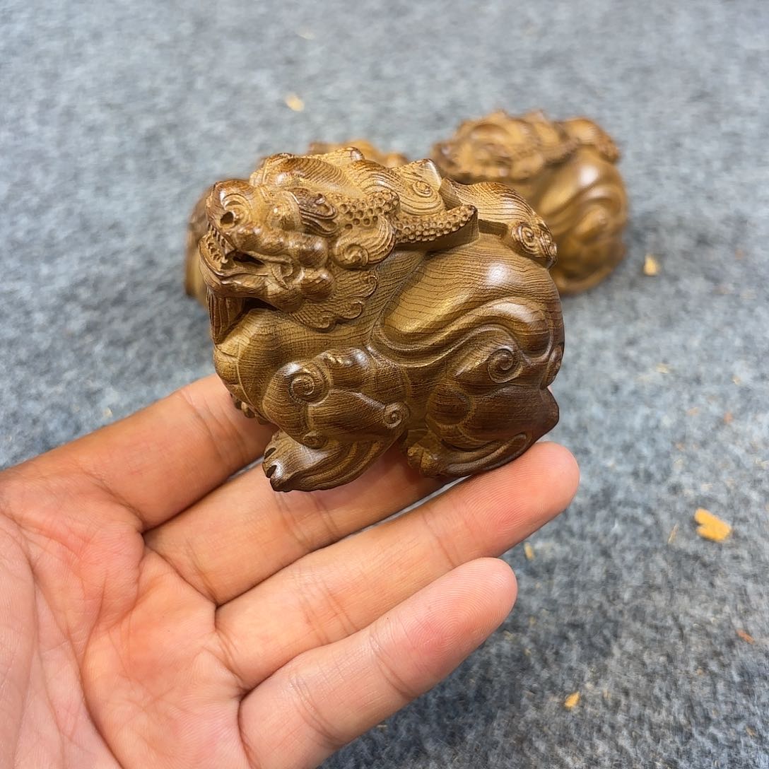 崖柏太行崖柏阴沉莺歌绿把件