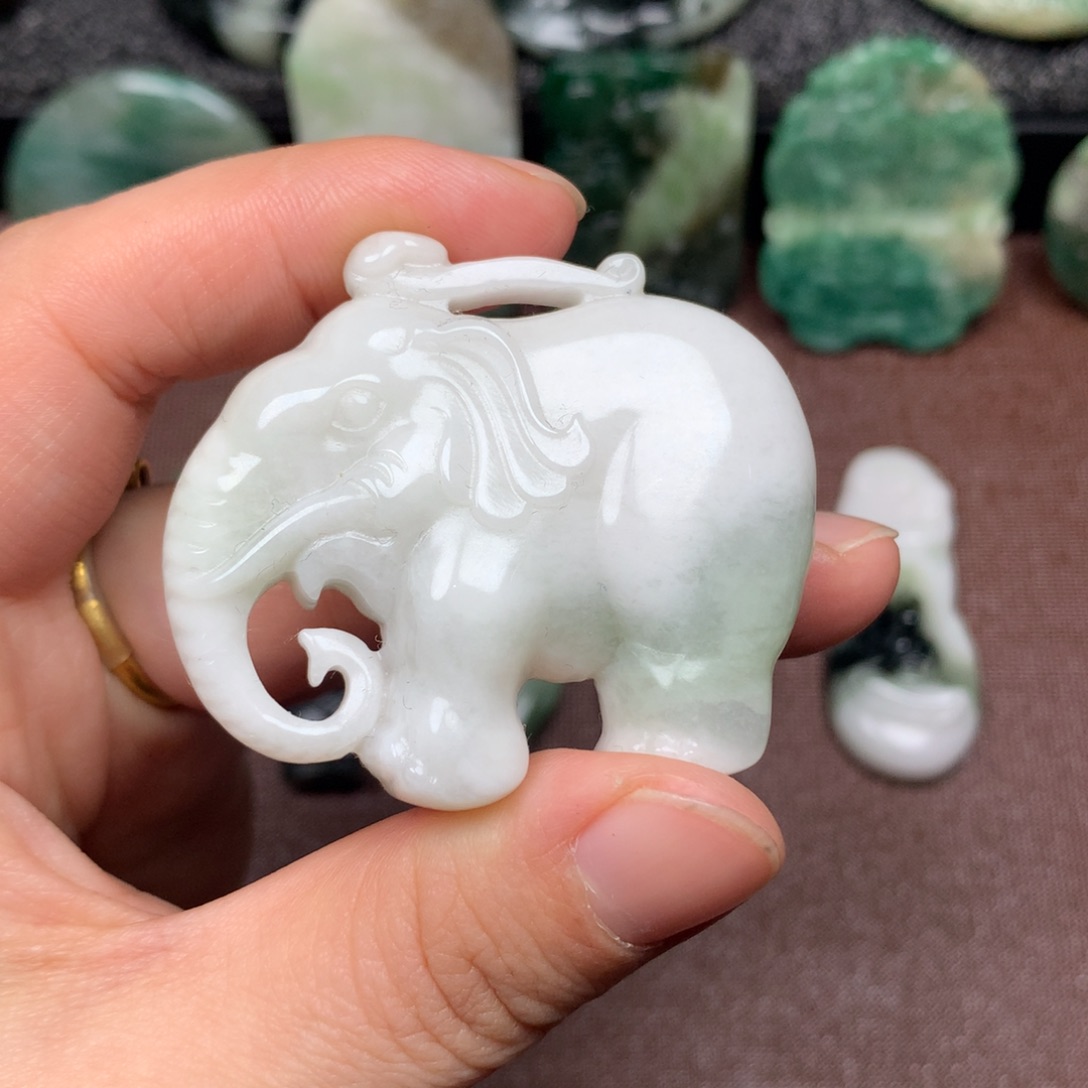 独山玉未镶嵌颈饰