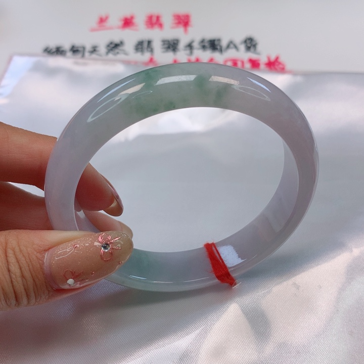 翡翠手镯未镶嵌徐***?55圈